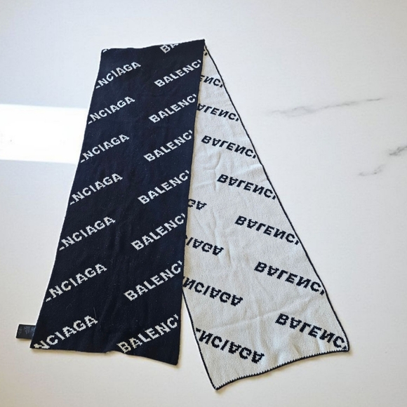 Balenciaga Monochrome Logo Scarf - Picture 2 of 9